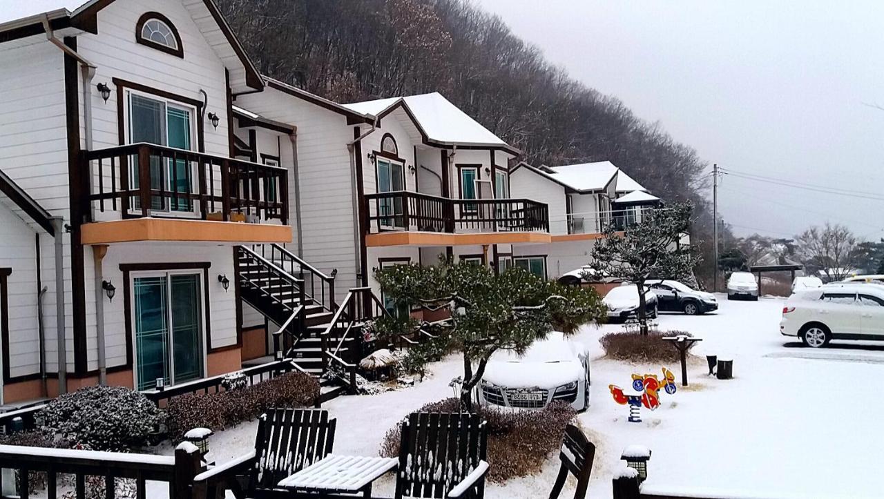 Forest Of Color Pension Hongcheon Eksteriør bilde