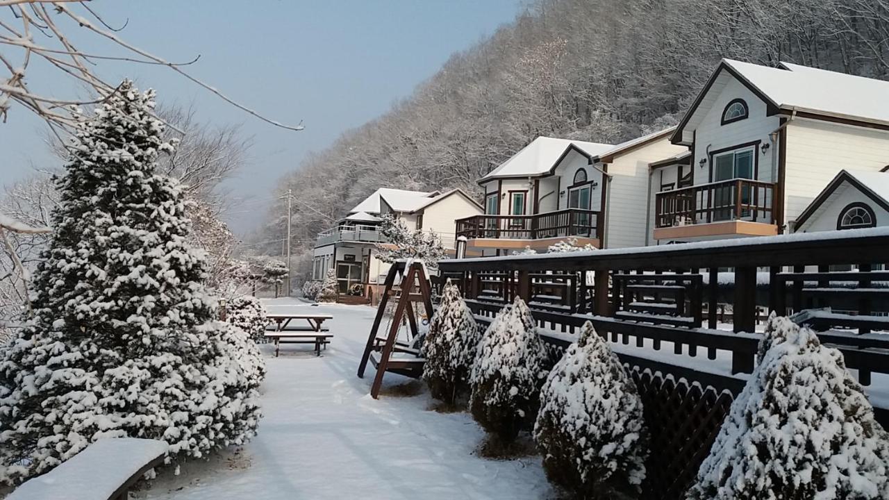 Forest Of Color Pension Hongcheon Eksteriør bilde