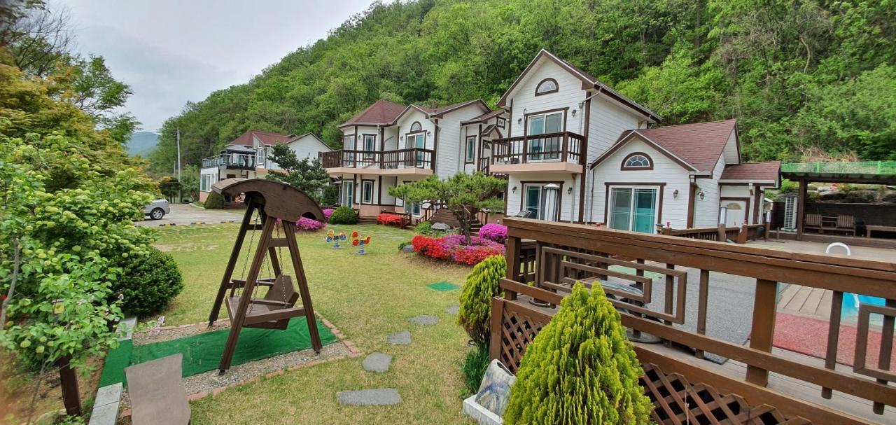 Forest Of Color Pension Hongcheon Eksteriør bilde