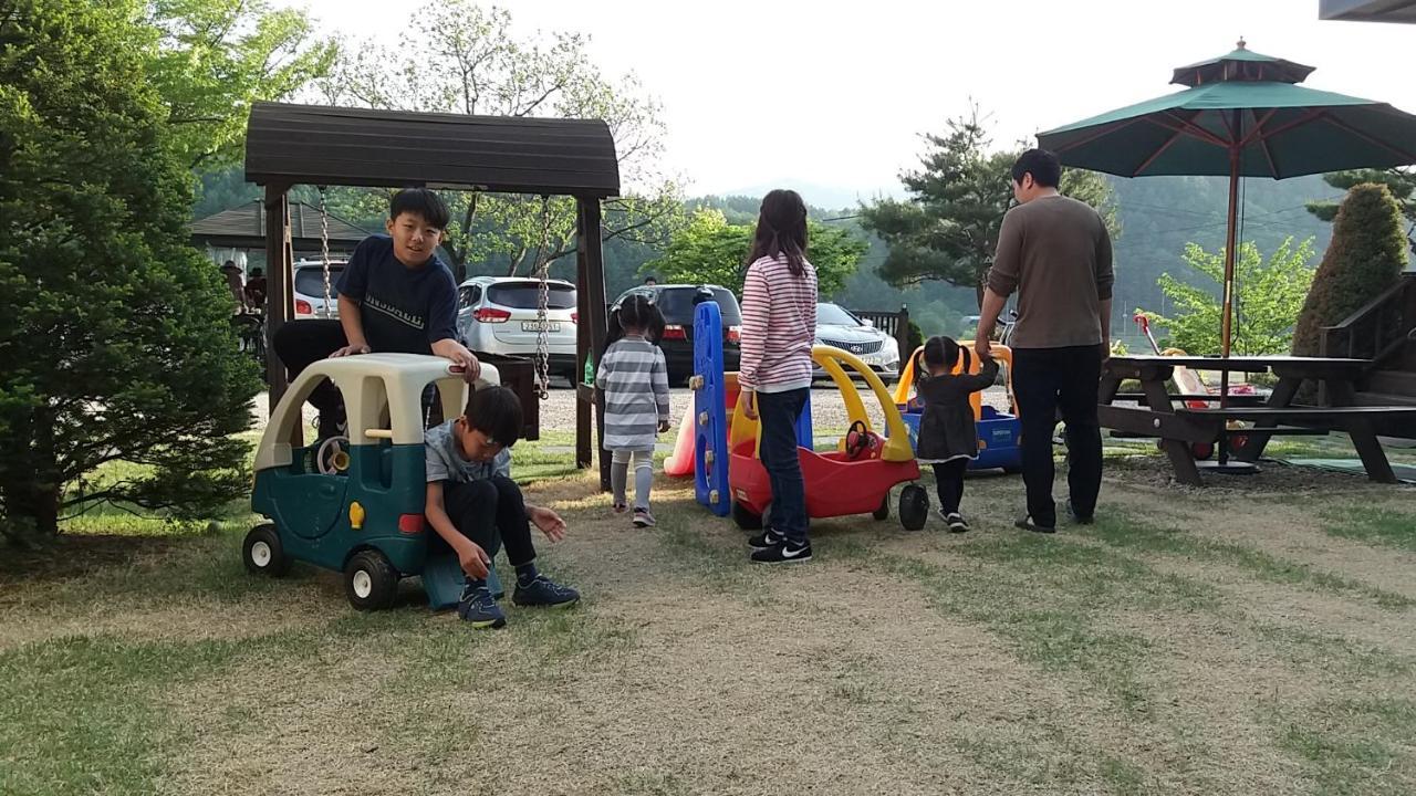 Forest Of Color Pension Hongcheon Eksteriør bilde